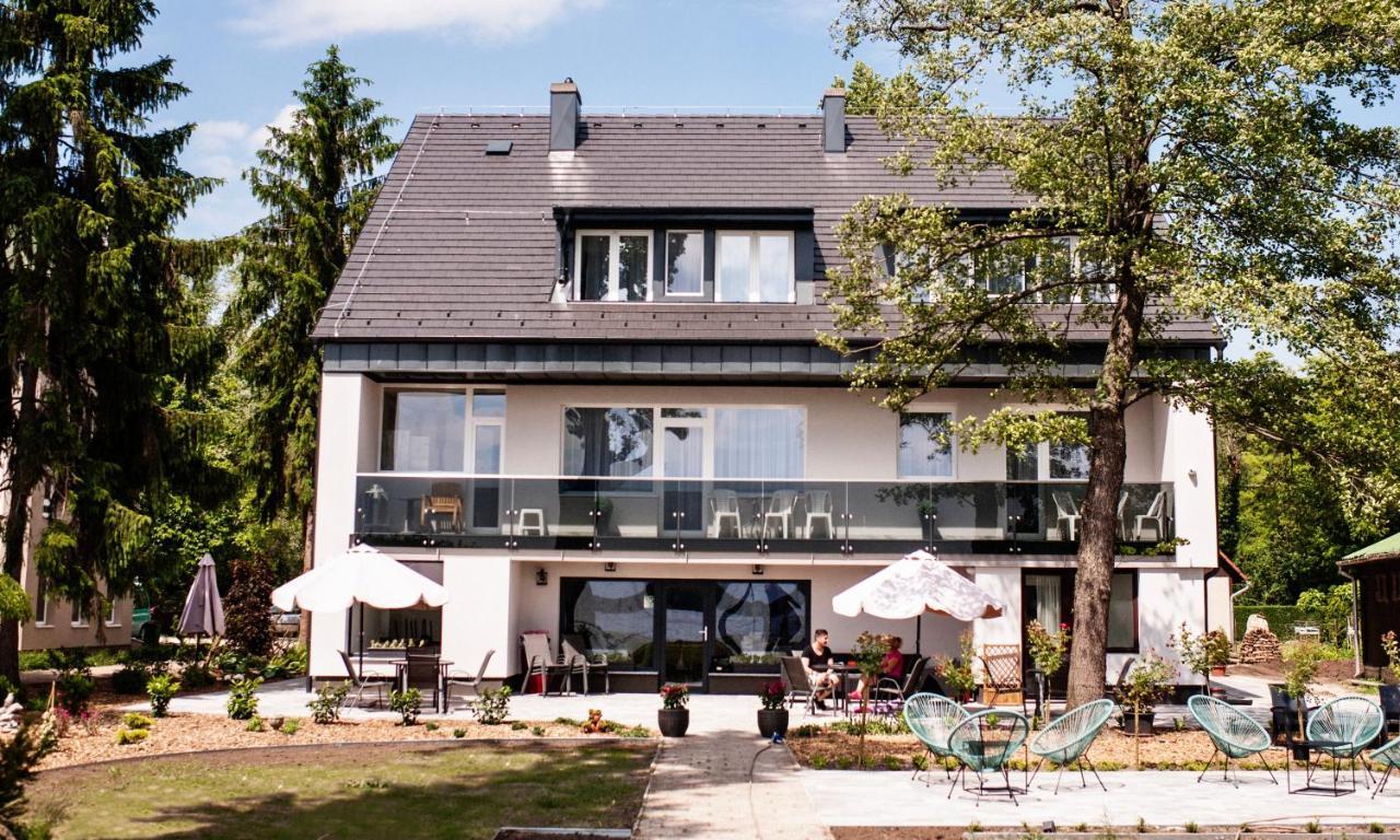 Bed and Breakfast Q-Panzio Tata Esterno foto